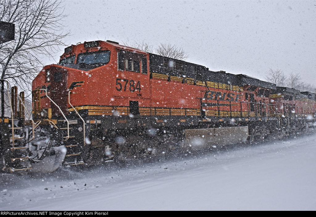 BNSF 5784